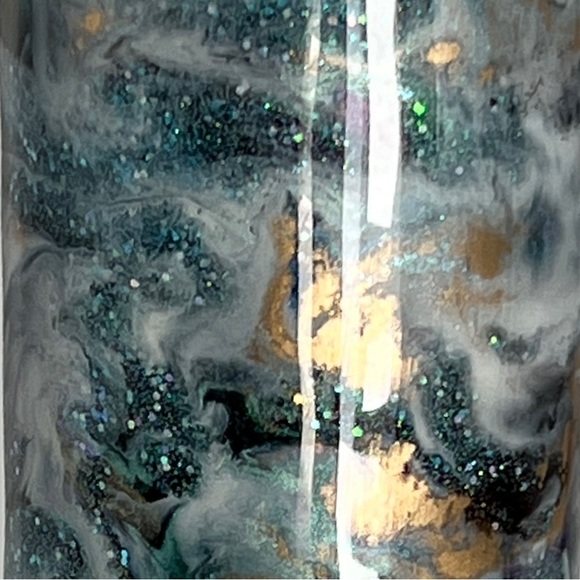 Tumbler Handmade Resin 30 Oz Skinny Stainless Steel - Blues, White and Gold - Picture 4 of 5